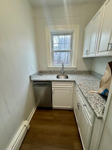 Building Photo - 224 Park Ave