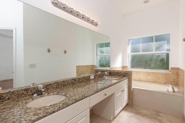 Building Photo - 3569 SW Sawgrass Villas Dr