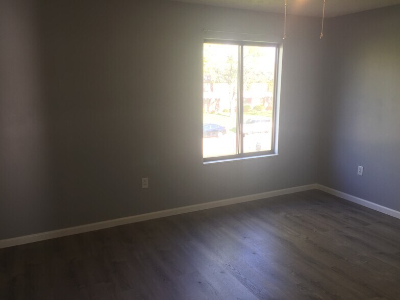 Building Photo - 7767 Betsy Ross Cir