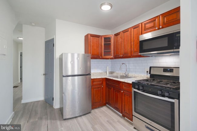 Building Photo - 894 N 42nd St