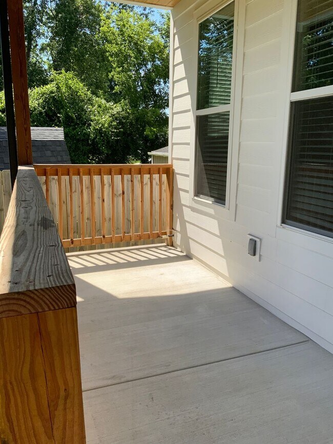 Building Photo - Fabulous Home In West Nashville
