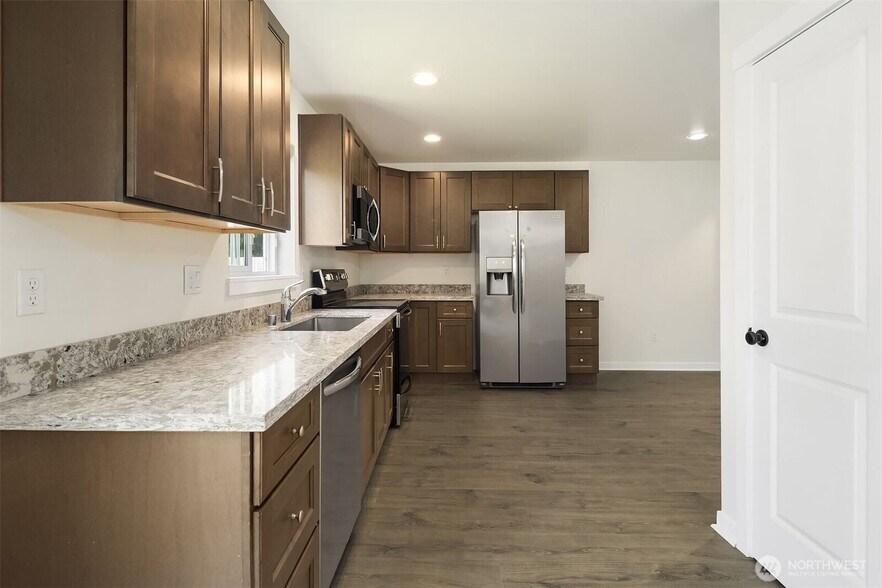 Building Photo - 513 4th St