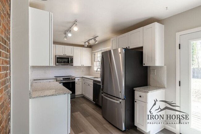 Building Photo - 190 Brentwood Dr