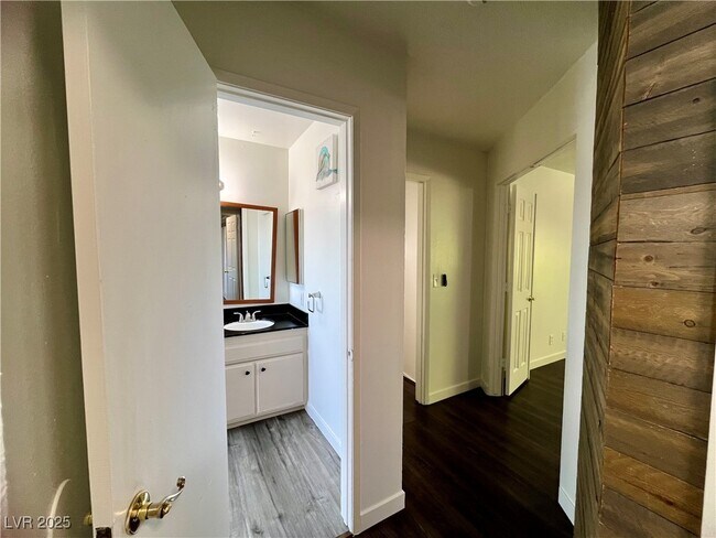 Building Photo - 109 Greenbriar Townhouse Way