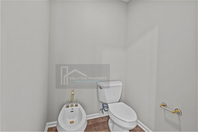 Building Photo - 200 River Bluff Pkwy
