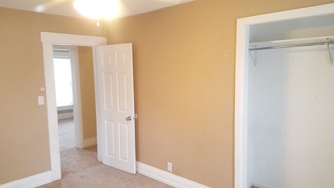 Building Photo - Great home, lots of space, fully updated, ...
