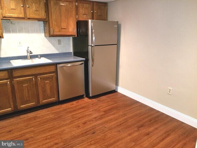 Building Photo - 1411 Forest Ln