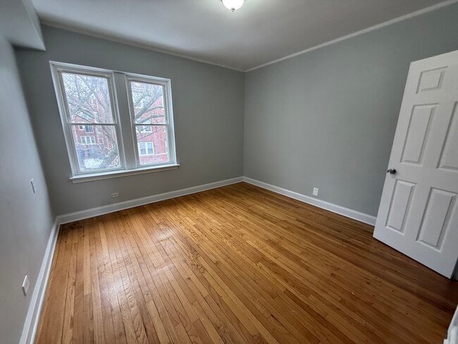 Building Photo - 7344 N Damen Ave