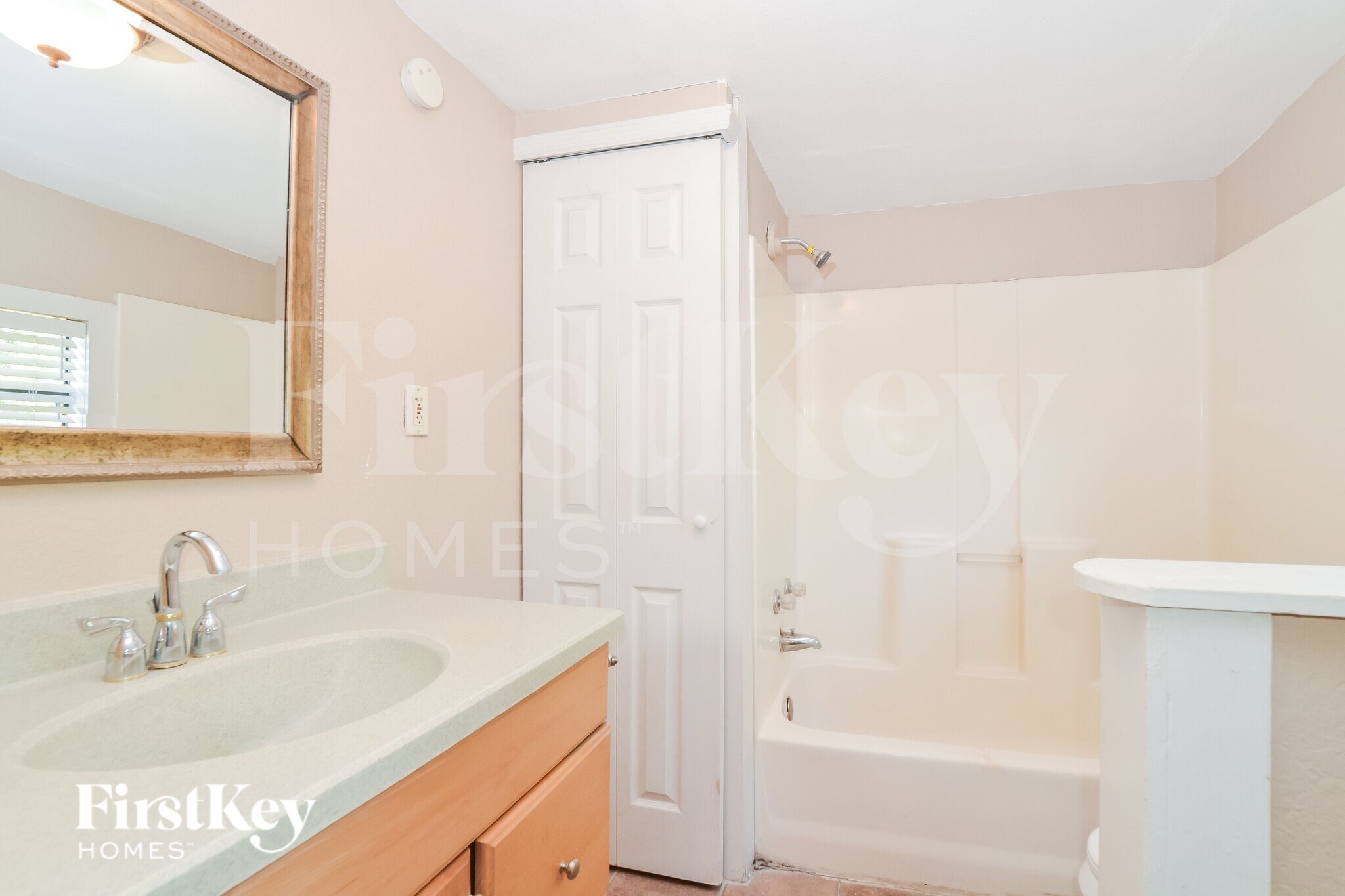 Building Photo - 10070 Harris Ave