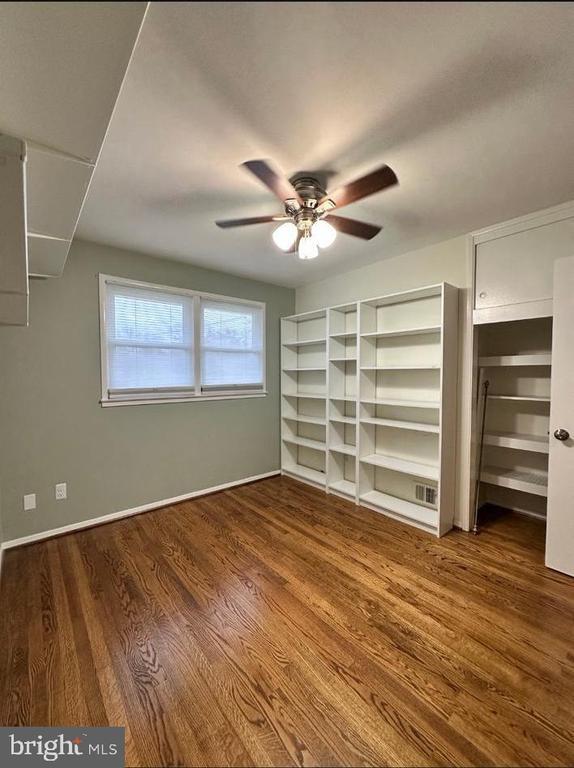 Building Photo - 8140 Drayton Ln