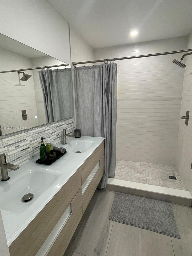 Building Photo - 11605 NW 89th St