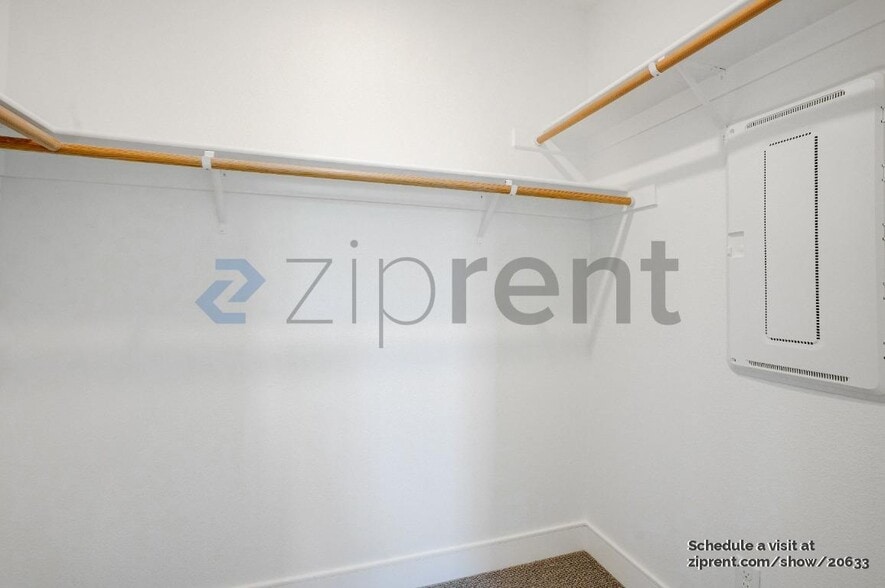 Building Photo - 2203 Versaro Dr