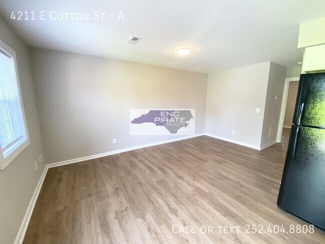 Building Photo - 4211 E Cotton St