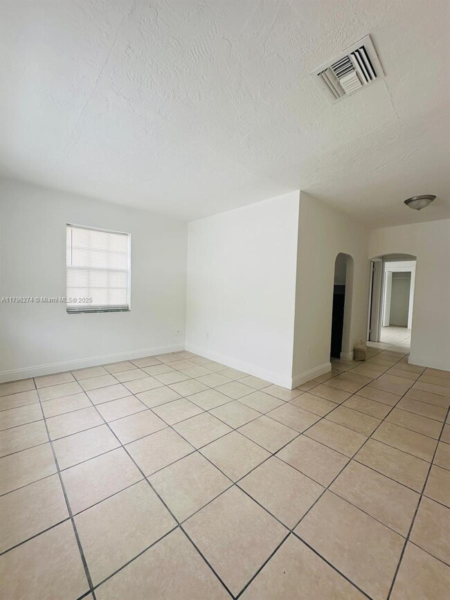 Building Photo - 115 NW 56th Ave.