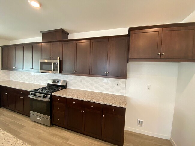 Building Photo - Beautiful Home with Solar