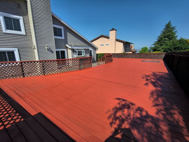 Building Photo - Beautiful and Spacious Two Story 4 Bed/3 Bath Home For Rent In Hercules!!!