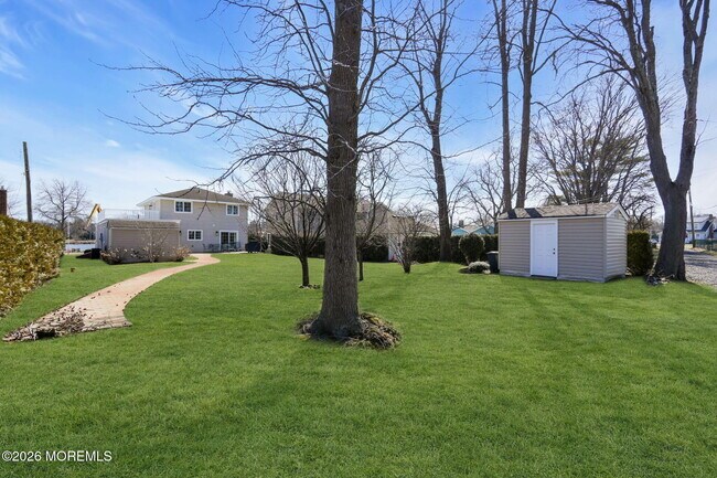 Building Photo - 606 North Blvd