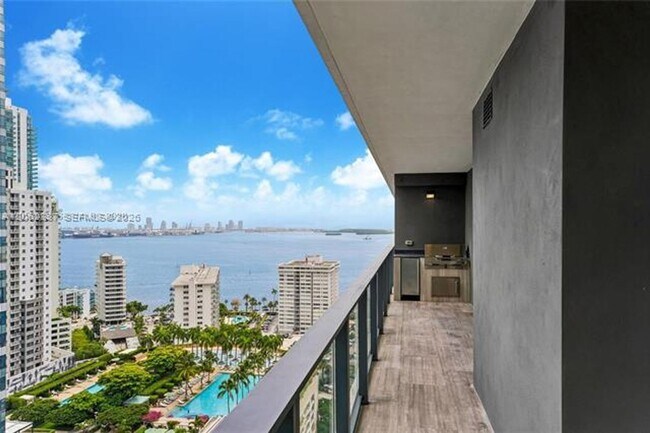 Building Photo - 1451 Brickell Ave