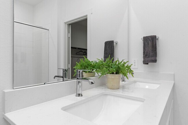 Building Photo - 7811 Bel Fiore Dr