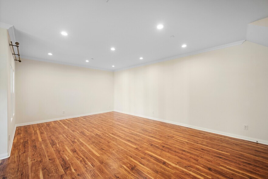 Building Photo - 415 E Dryden St