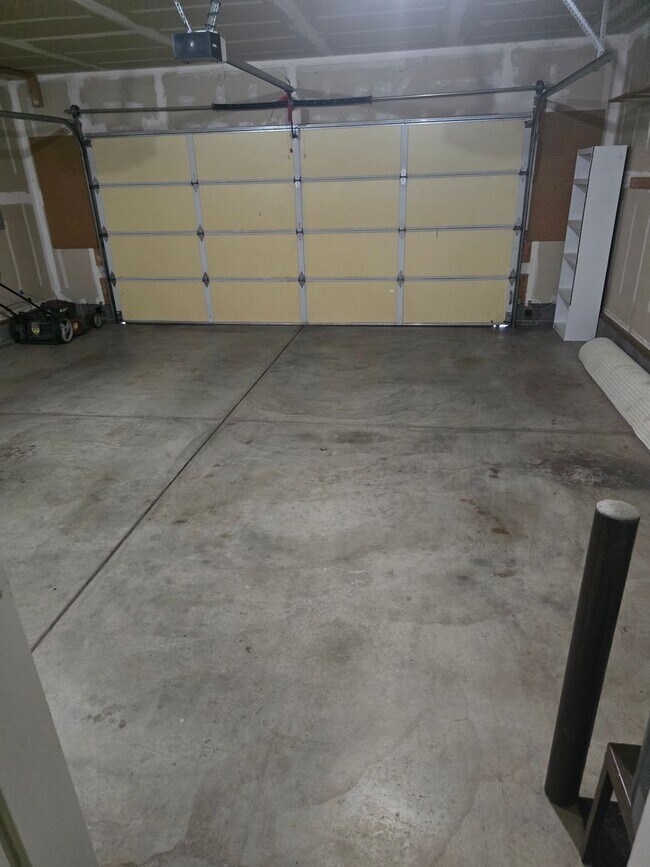 Building Photo - 3 bed 2 bath Home for Rent in Grants Pass