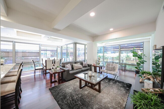 Building Photo - 7121 E Rancho Vista Dr