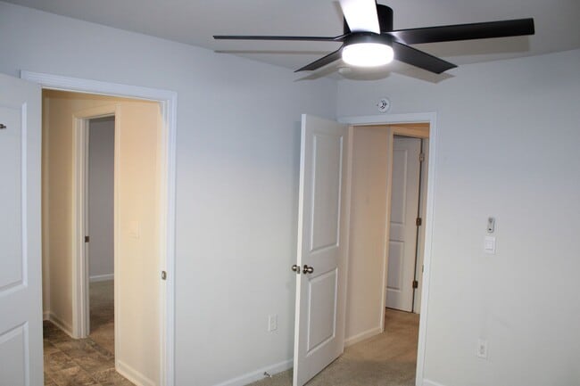 Building Photo - 3 Bedroom 2 .5 Bath Townhome Hephzibah!