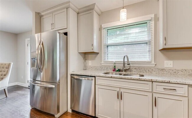 Building Photo - 3305 Flowers Dr