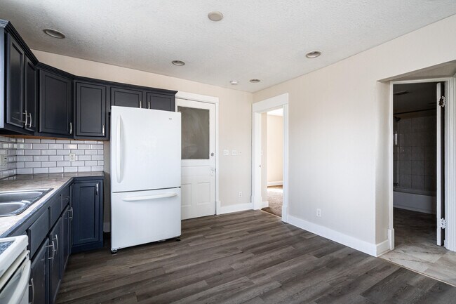 Building Photo - 3315 N Holton St