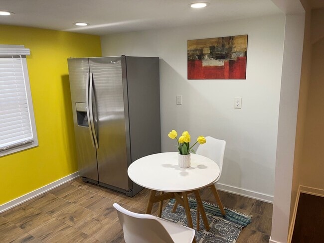 Building Photo - Three Pearls