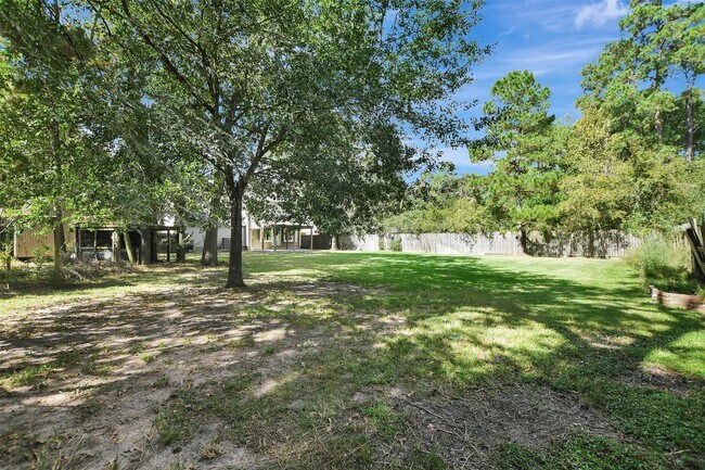 Building Photo - 22806 Lantana Dr