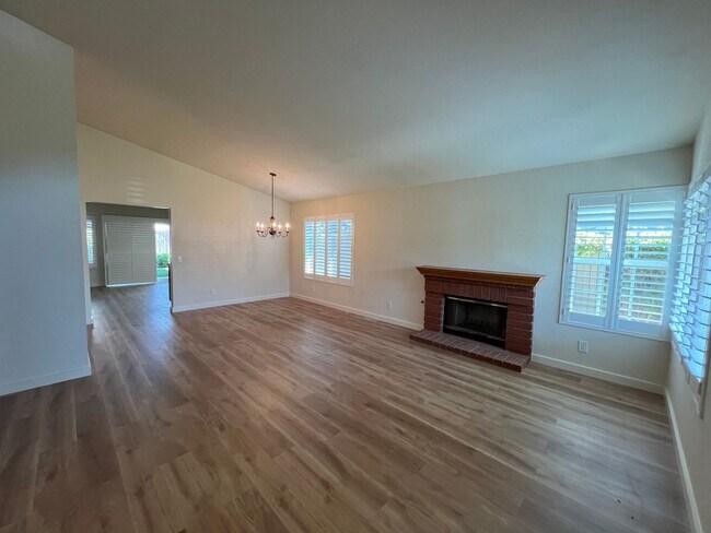 Building Photo - Great home in wonderful neighborhood - Cam...