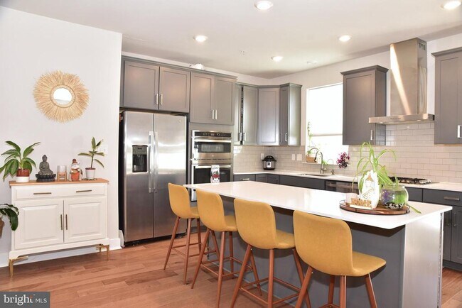 Building Photo - 214 Red Leaf Ln