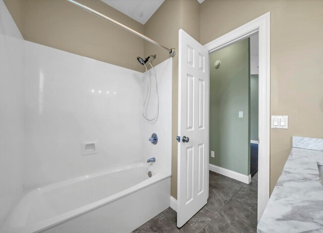 Building Photo - 4469 Parkwood Square