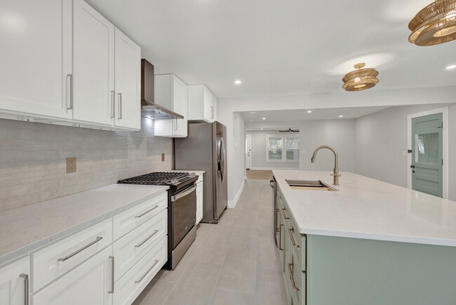 Building Photo - 1017 W Martin Luther King Dr