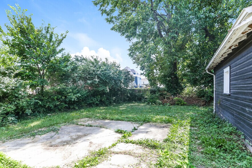 Building Photo - 4055 Palos St