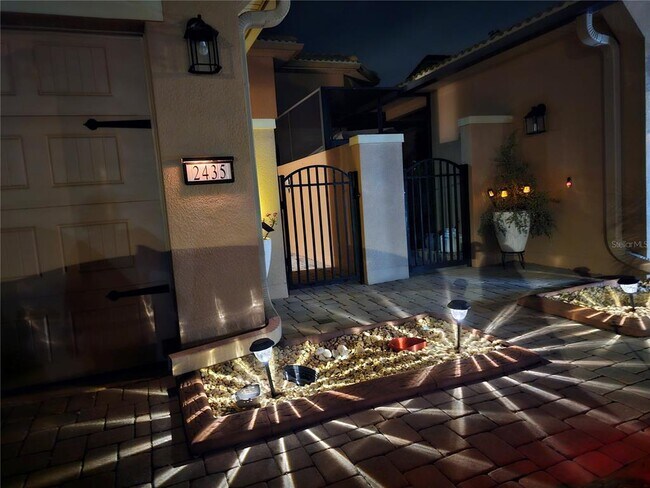 Building Photo - 2435 Palm Tree Dr