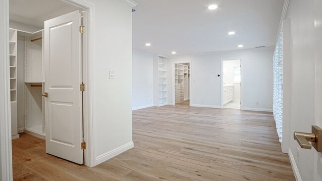 Building Photo - 5 bedroom, 5.5 bath, 4800 sq ft Prime Studio City Home with Pool and Hollywood Hills views