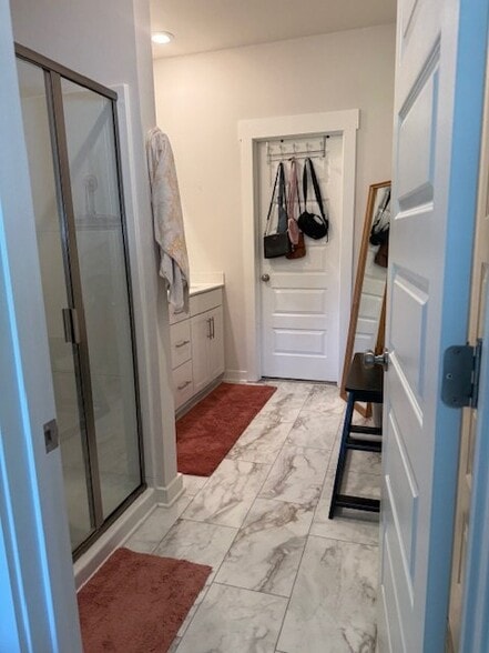 Building Photo - 639 Birdie Dr