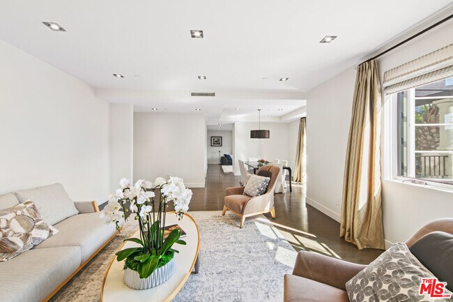 Building Photo - 443 N Palm Dr