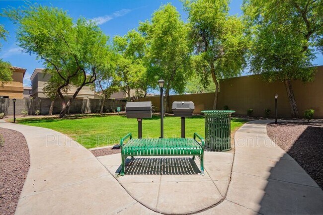 Building Photo - 1920 E Bell Rd