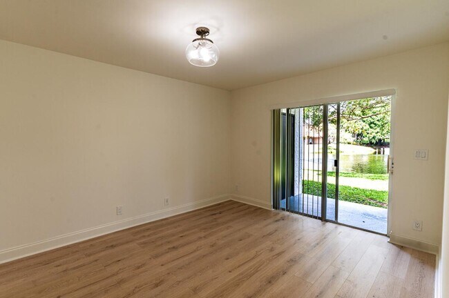 Building Photo - 5458 Via Delray Blvd