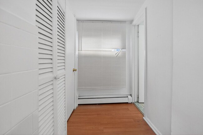 Building Photo - 1290 Baker St