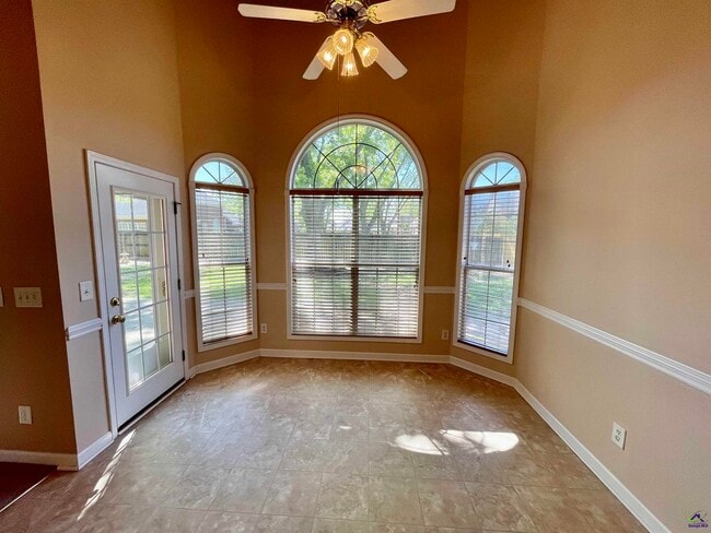 Building Photo - 103 Oros Point