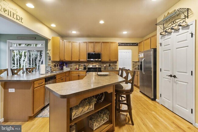 Building Photo - 144 Edgar Rd