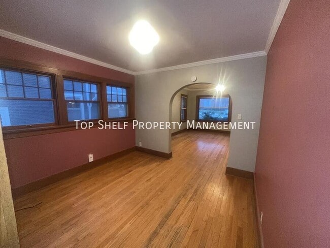 Building Photo - 1063 42nd St