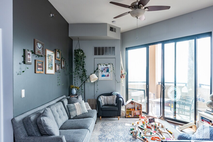 Building Photo - 1464 S MICHIGAN Ave