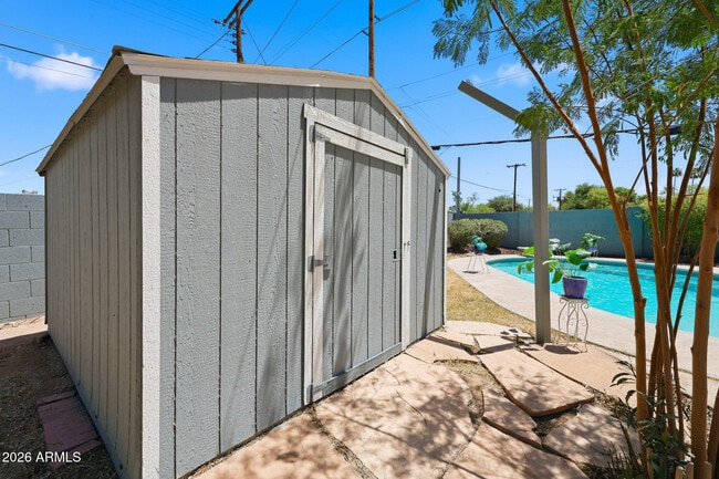 Building Photo - 2302 W Berridge Ln