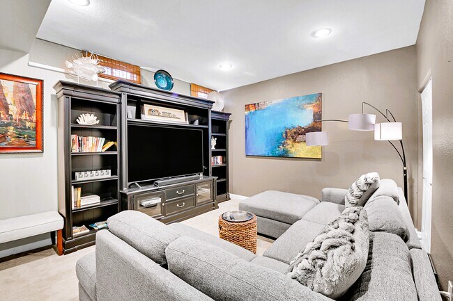 Building Photo - 30573 Sun Creek Dr