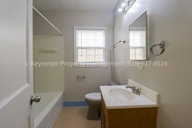 Building Photo - 3322 E 23rd St
